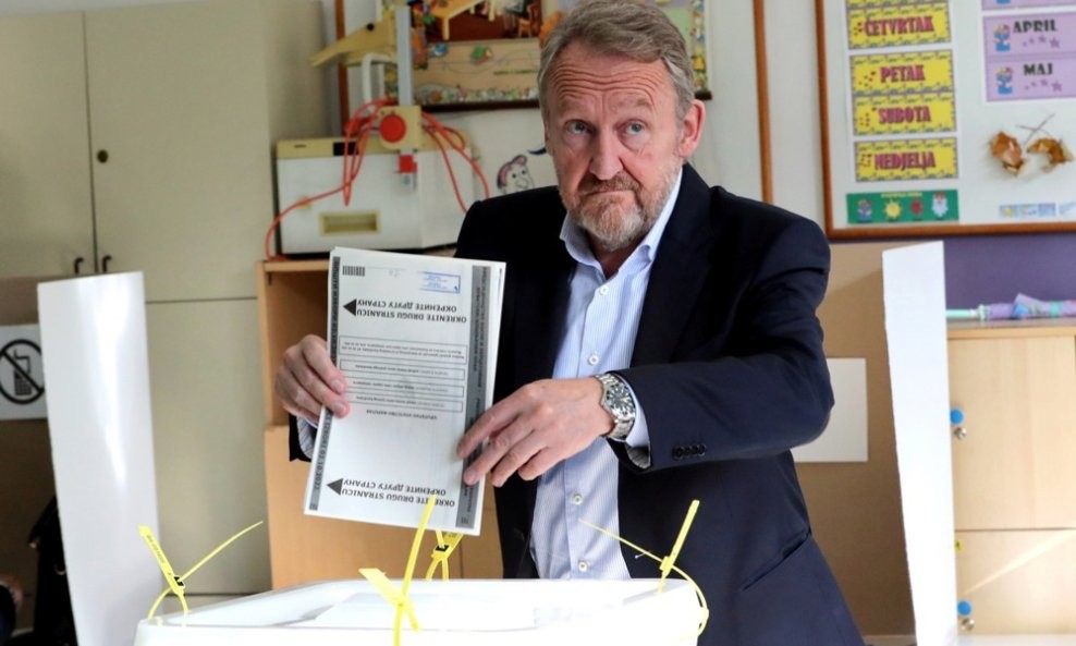  “Izetbegović je bio spreman na podjelu BiH”- tvrdi Murphy