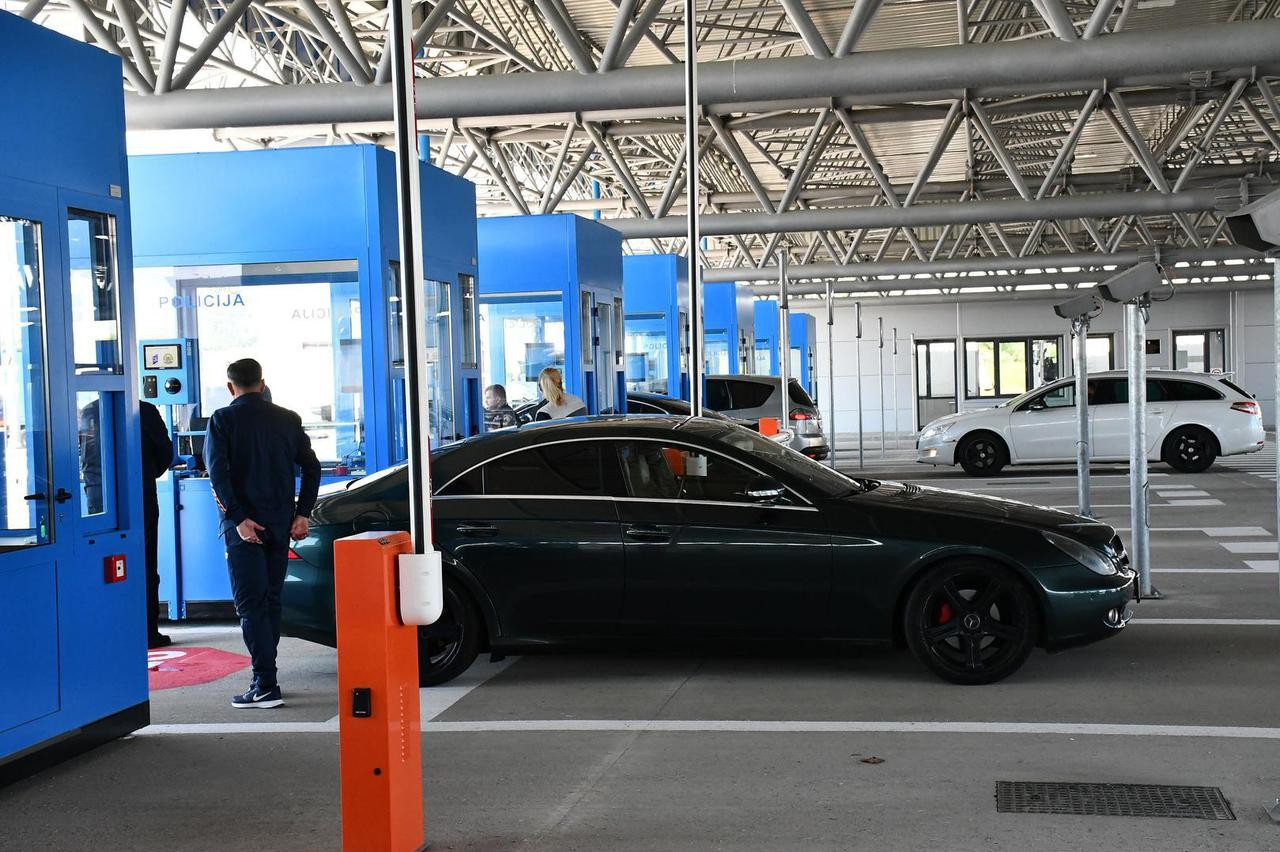 Idete u Hrvatsku? Evo kada vam policija zbog folija na staklima može zaustaviti vozilo i naplatiti kaznu