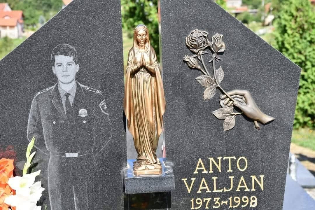 28 godina tišine i nepravde: U Travniku obilježena obljetnica ubojstva mladog policajca Ante Valjana