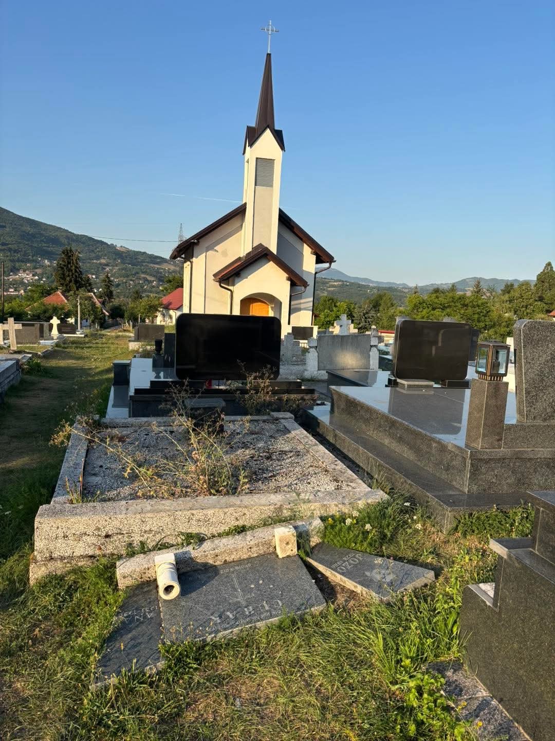 Slimena: Uništeni nadgrobni spomenici, jedna osoba uhićena