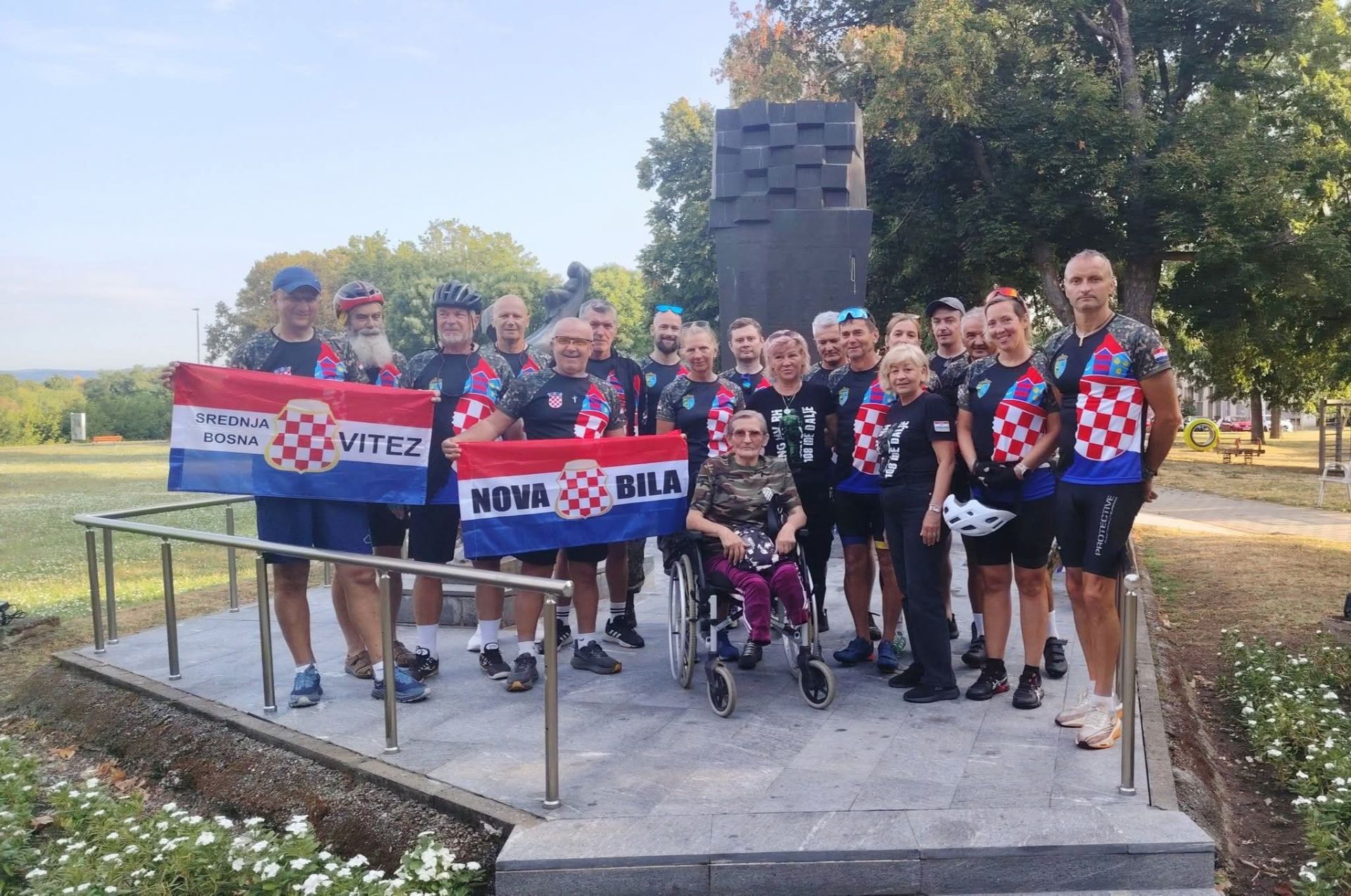 1. Biciklistička karavana u čast hrabrim braniteljicama Domovinskog rata stigla u Slavonski Brod