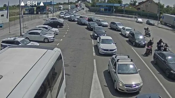 Granični prijelazi: Velike kolone na izlazu iz Bosne i Hercegovine
