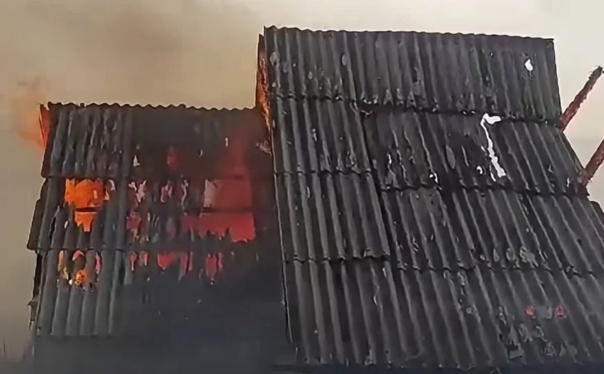 Vatra uništava objekte u Prozor-Rami, u pomoć stigao Air Tractor