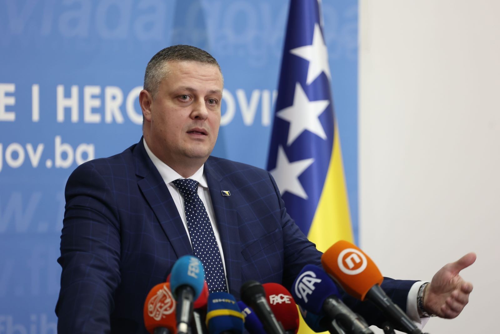 Podignuta optužnica protiv ministra Vojina Mijatovića zbog spornih poticaja teških 1,2 milijuna KM