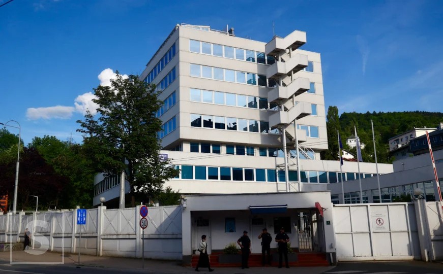 OHR: „Suzdržite se od huškačke retorike i poštujte Ustav“
