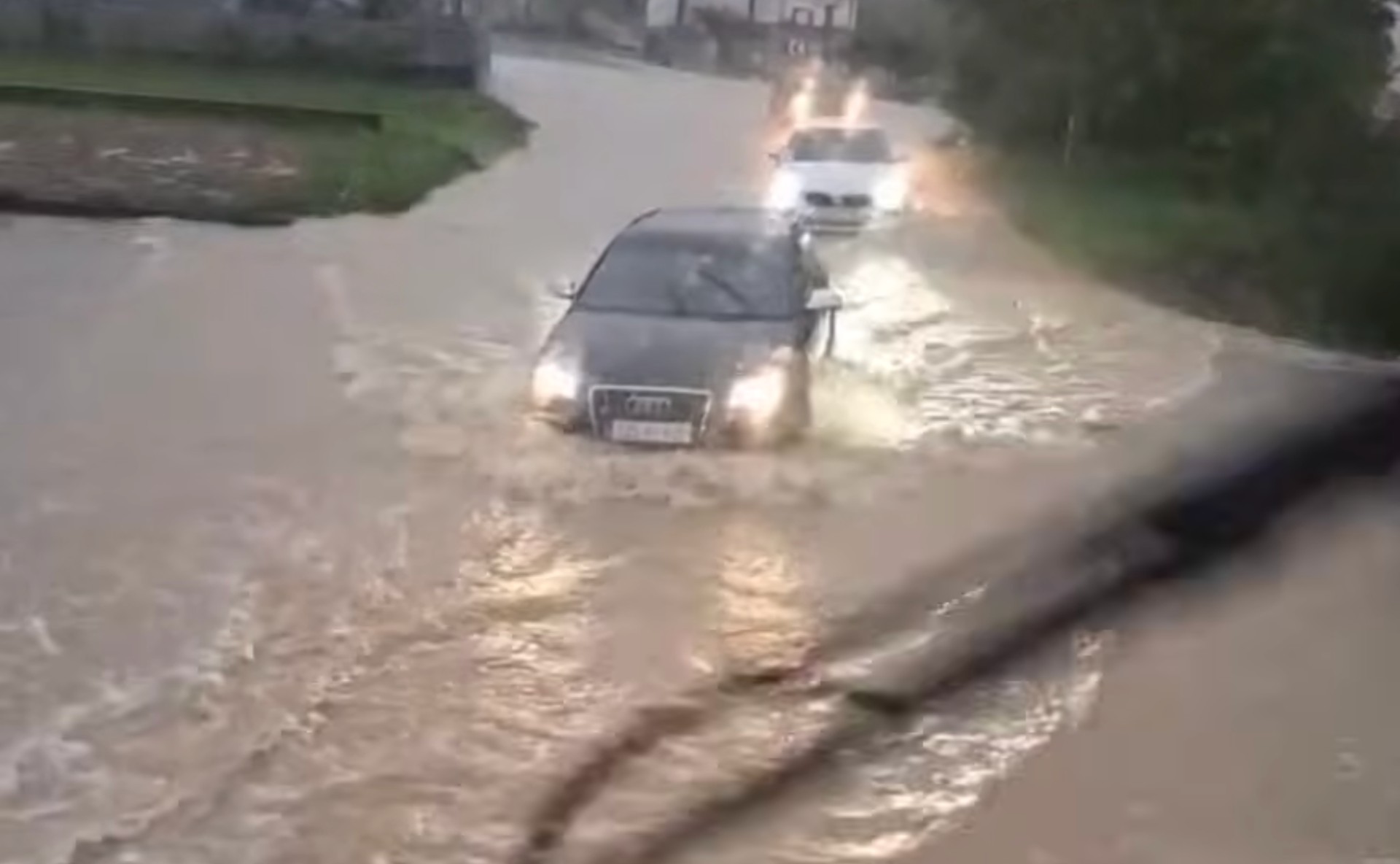 Kiša i pljuskovi poplavili ceste u Hercegovini