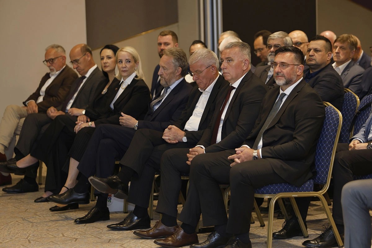 Predizborni cirkus: Sukob Trojke i SDA oko Čovića