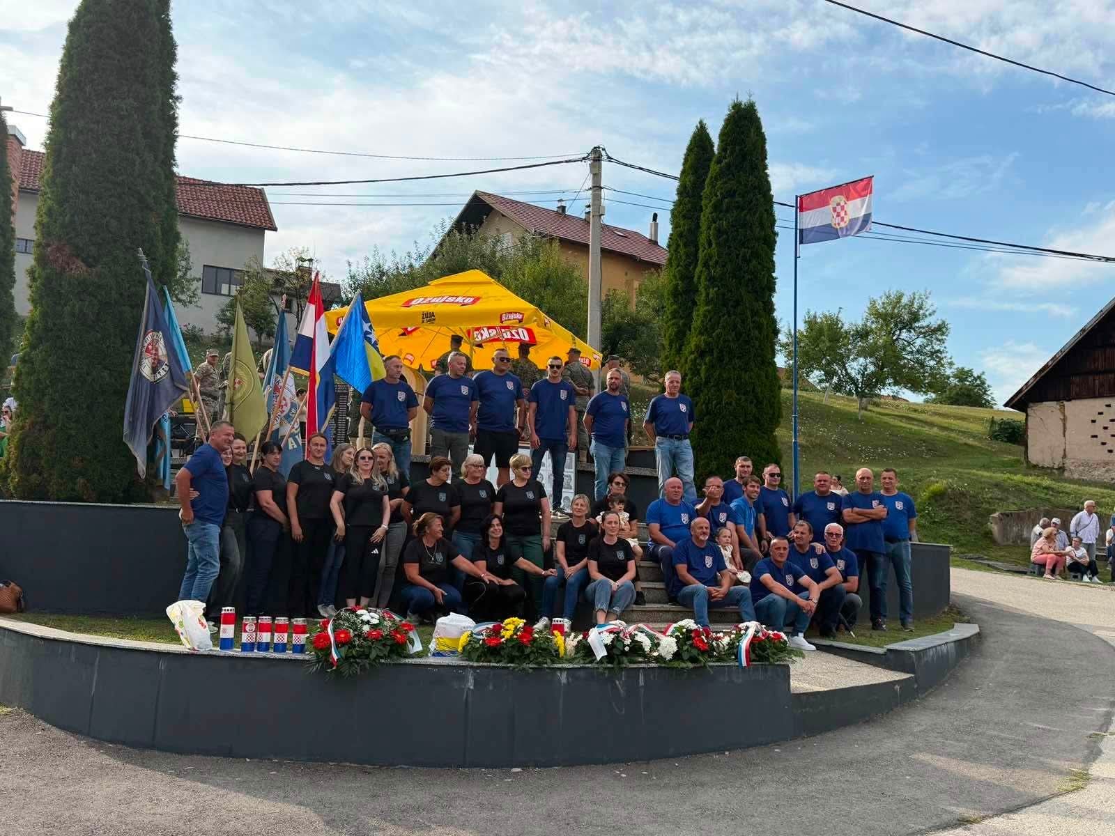 (FOTO) PROSLAVA SVETE ANE I OTVORENJE SPOMEN-SOBE U JARDOLU: Podignut svjetionik istine za 21 heroja HVO-a i civilne žrtve