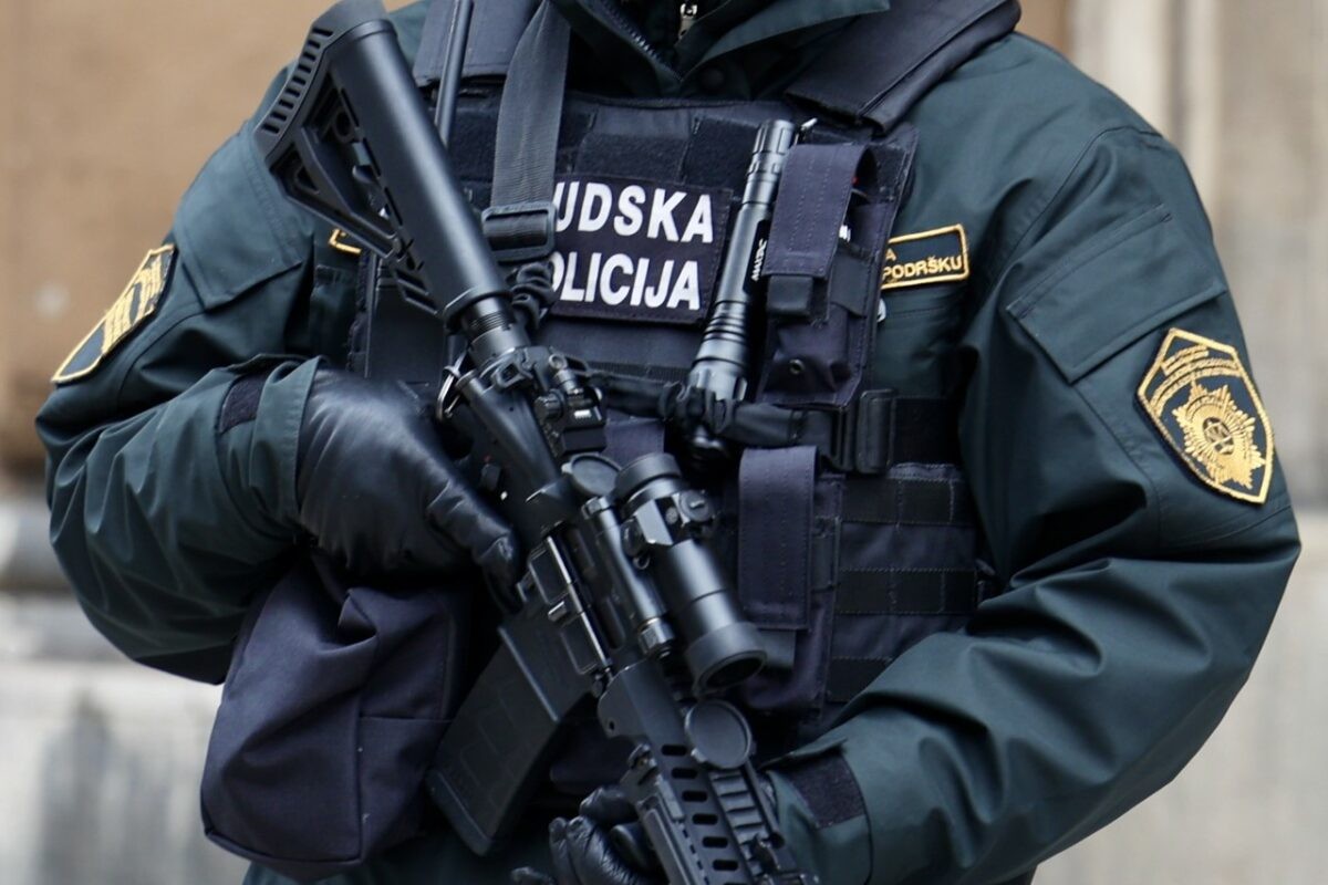 Incident u Mostaru: Sudski policajac ranjen tijekom rukovanja oružjem
