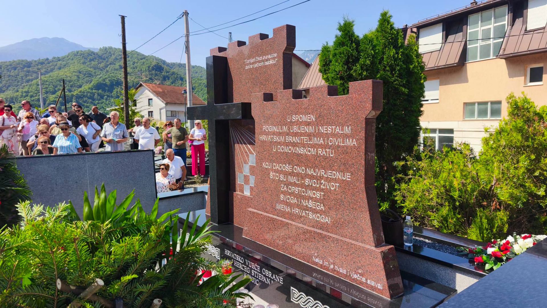 Djeca poginulih branitelja HVO-a podignula spomen-obilježje žrtvama u Konjicu