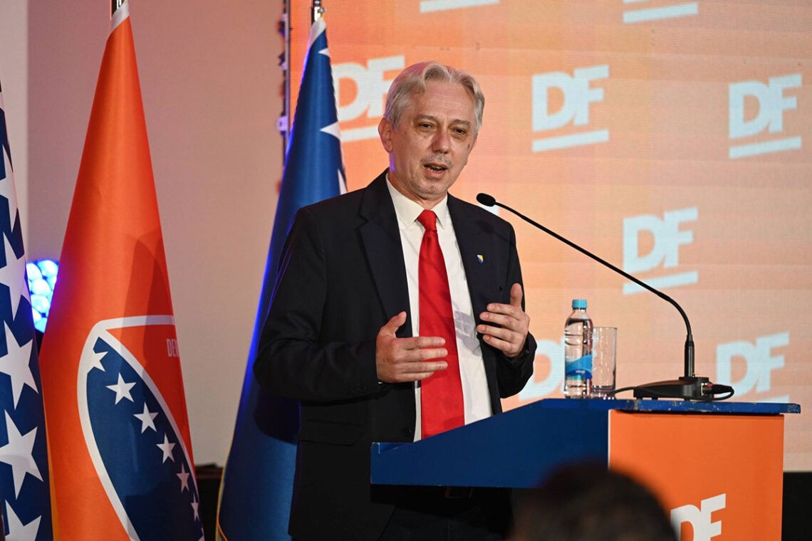 Kovačević u predizbornoj kampanji zaziva ratne datume, traži 'probosanske ruke' i optužuje Zagreb za okupaciju