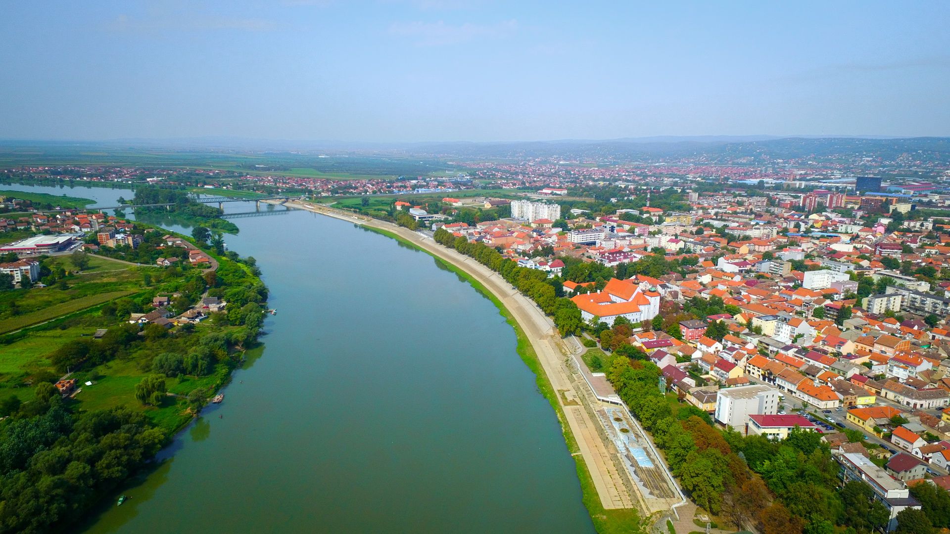 Muškarac u Slavonskom Brodu skočio u Savu, traži ga HGSS