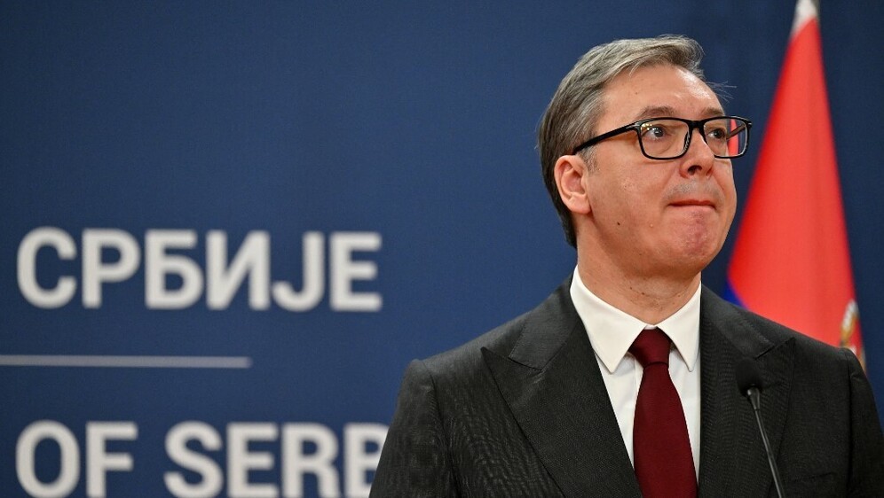 Aleksandar Vučić podnio ostavku na mjesto predsjednika Srbije