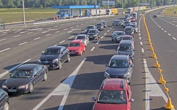 Pojačan promet na granicama, kolone prema Hrvatskoj