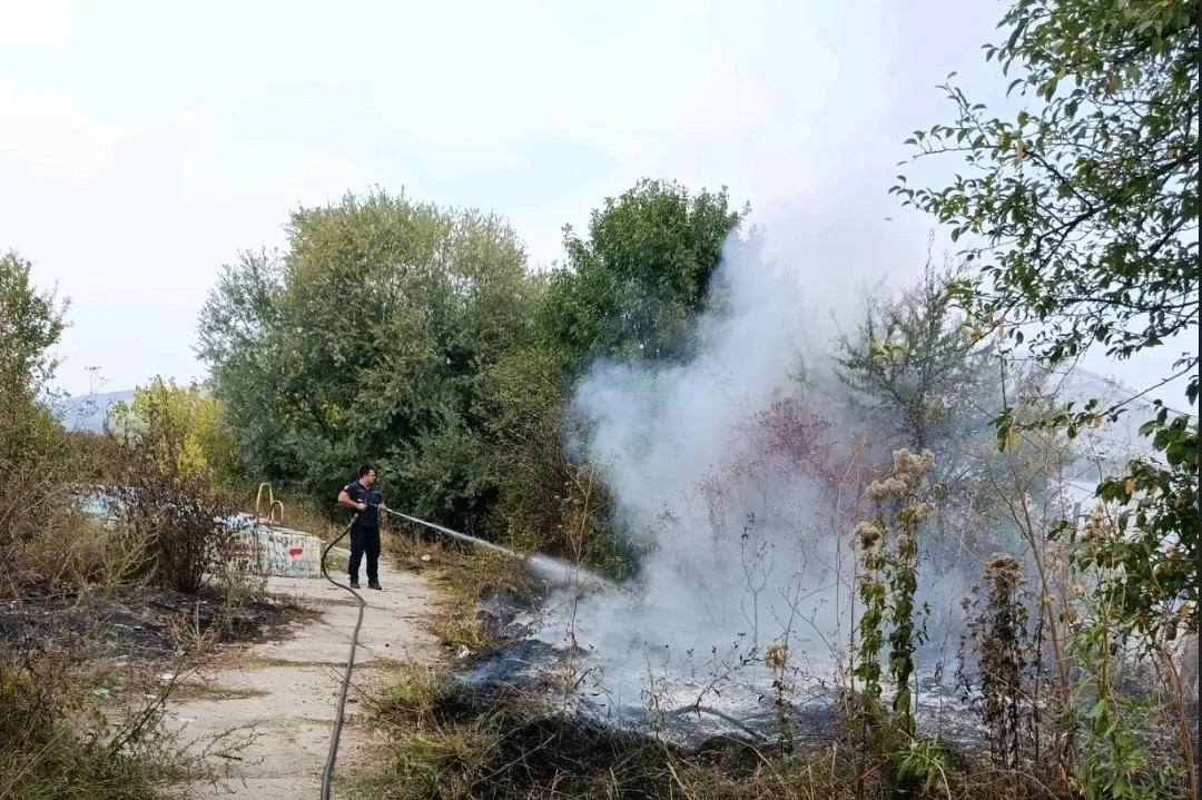 Požar na nekadašnjem gradskom bazenu u Vitezu