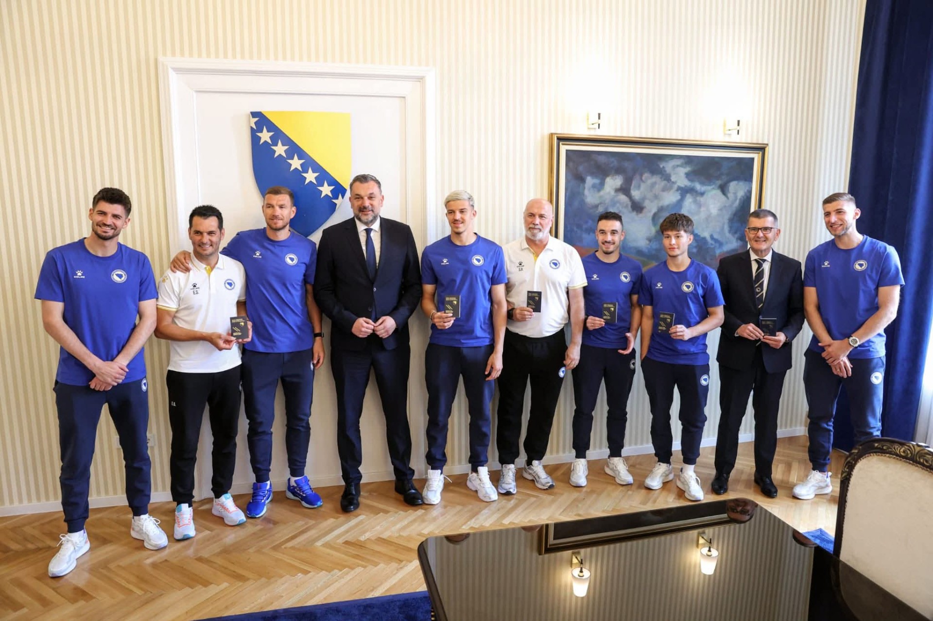 Konaković uručio diplomatske putovnice reprezentativcima BiH uoči Svjetskog prvenstva