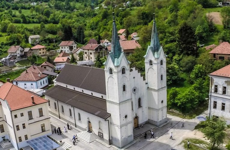 TAJNA S POLJANA: Kako je „potonula“ Župa Dolac kod Travnika i zašto su bageri morali zaobići tajanstveno kamenje