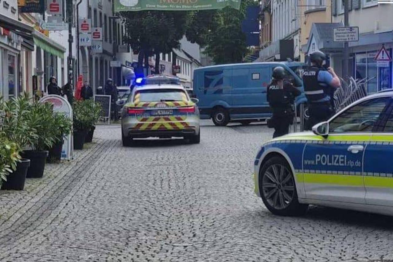 Strah u Njemačkom gradu zbog talačke krize, specijalci opkolili banku