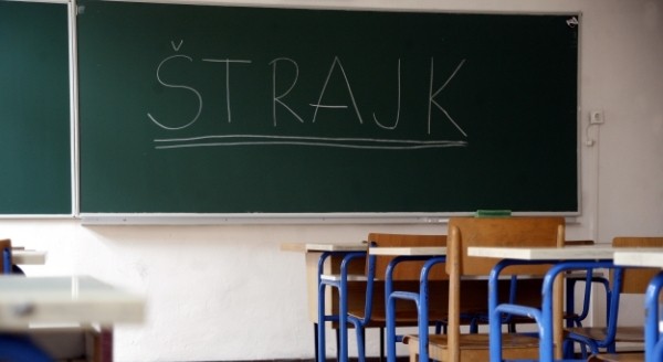 Početak školske godine pod upitnikom: Prosvjetari u Sarajevu najavljuju štrajk i masovne prosvjede