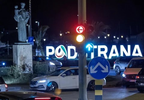 Podstrana: Staford pred desecima svjedoka usmrtio jednogodišnju pudlicu