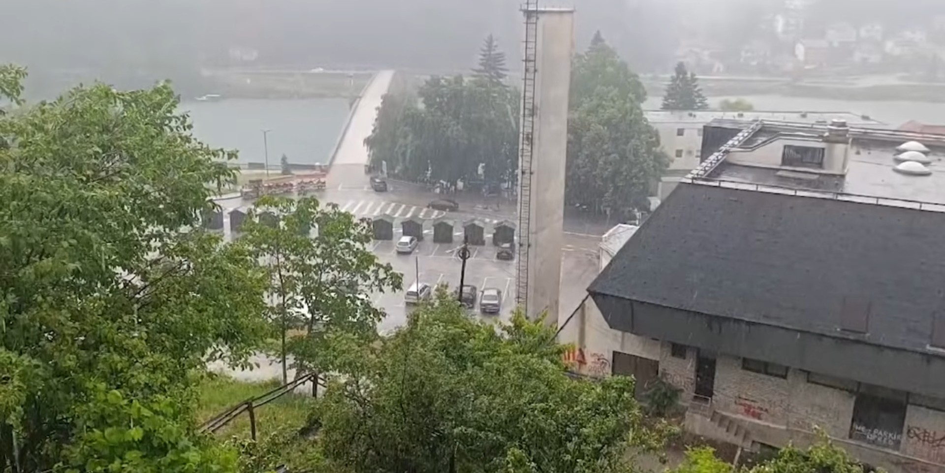 Nevrijeme pogodilo Višegrad: Ulice pod vodom, odroni otežali promet