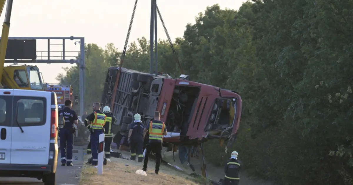 Teška nesreća u Mađarskoj: Autobus s 59 osoba se prevrnuo, ima poginulih