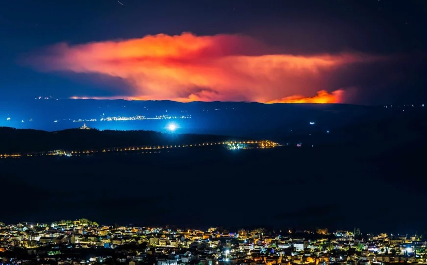 U požaru na Braču ozlijeđene dvije osobe, oko 700 ljudi evakuirano