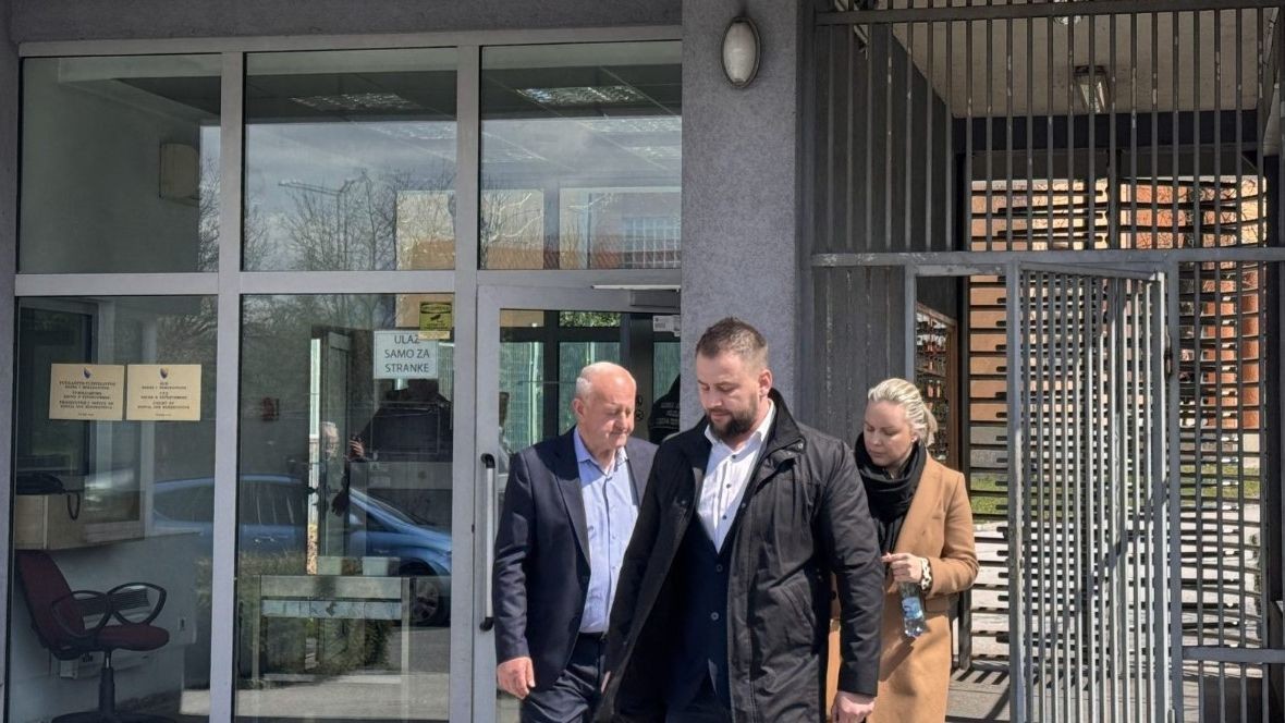 Svjedoci sa suđenja Mlaći i Cikotiću: Bili smo živi štit, ljudi su nestajali preko noći