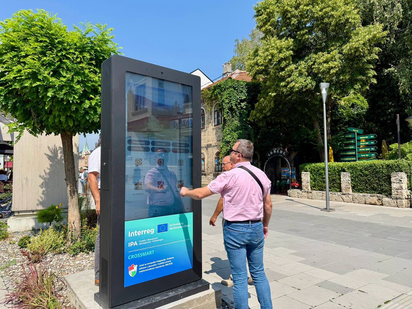 Travnik dobio suvremeni digitalni totem: Informacije o turizmu, kulturi i vremenskim uvjetima na jednom mjestu