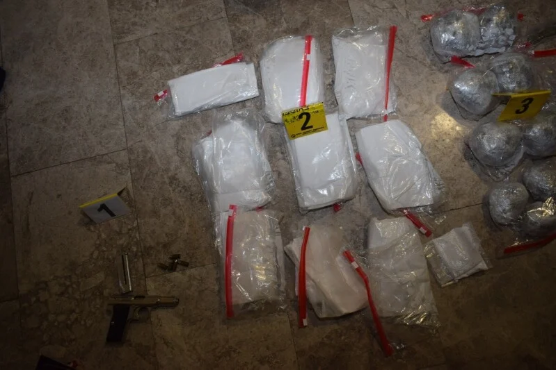 Kod osumnjičenog za krađu u Zenici pronađeno oružje i pet kilograma droge