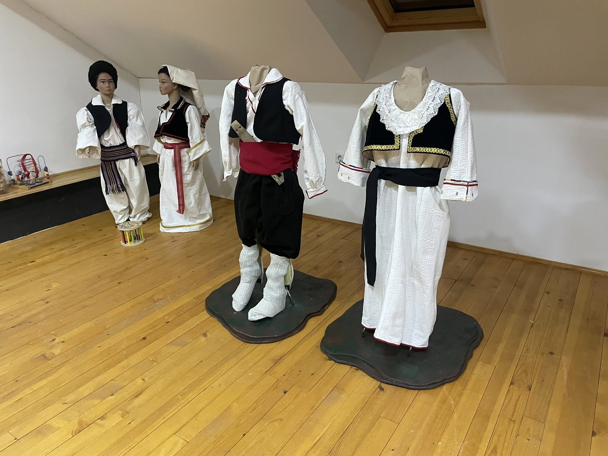 U četvrtak, 27.11. svečano otvorenje dječjeg etno kutka u  Napretkovoj etno galeriji narodnih nošnji