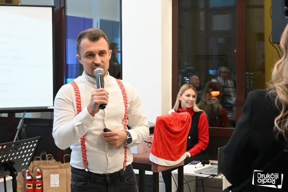 Uz božićni kviz znanja popularnog QuizneyLanda u Domu kulture u Novom Travniku održan koncert vokalnog sastava Ad Libitum