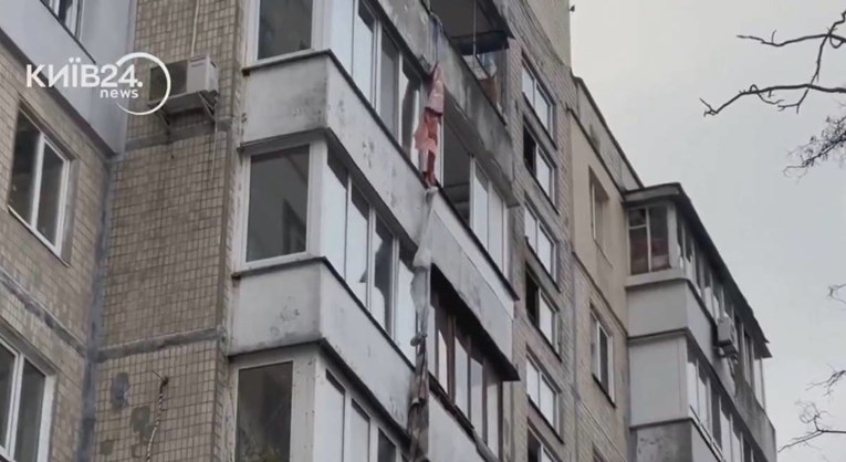 Vezali deke da mogu pobjeći iz gorućeg stana