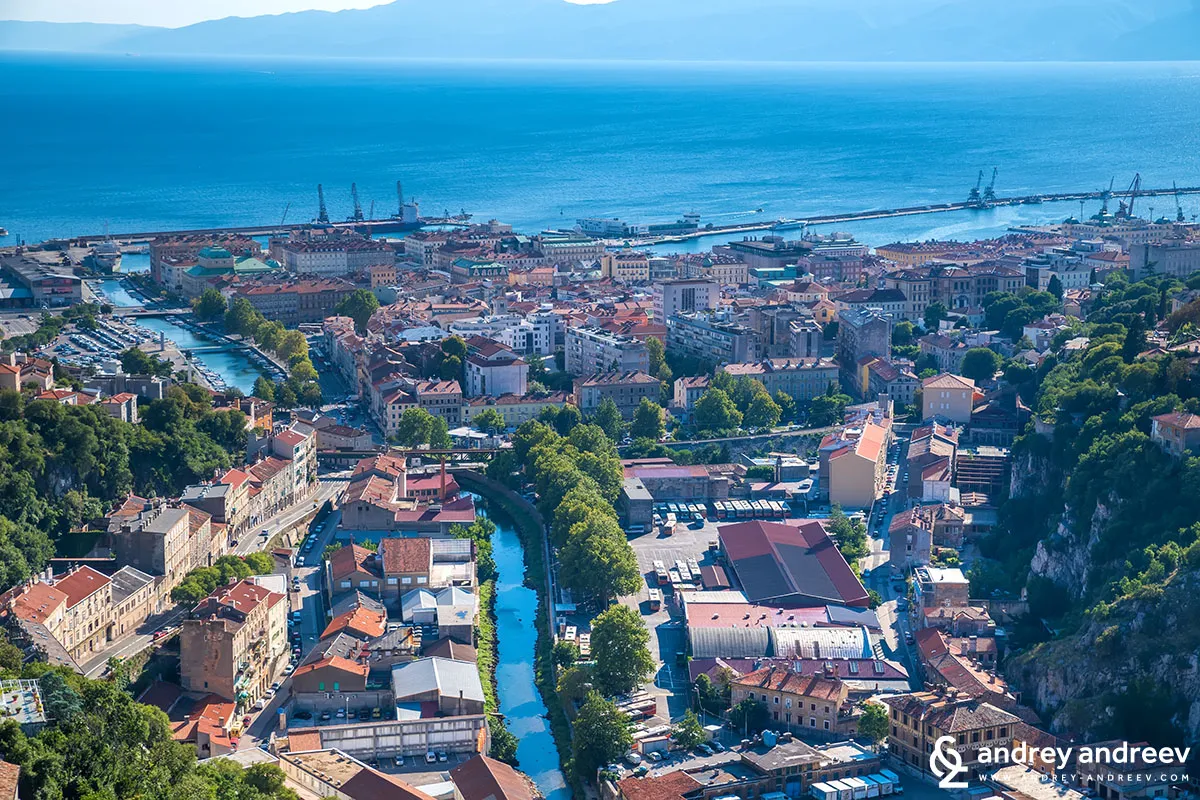 Strava u Rijeci: umrla žena na stubištu, muškarac ima ozljede vrata