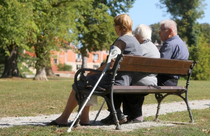 Isplata mirovina za rujan počinje 3.listopada, jedan kanton dijeli jednokratnu pomoć