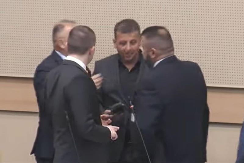 Stevandić izvrijeđao Vukanovića pa ga izbacio sa sjednice
