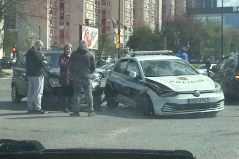 U prometnoj nesreći na Alipašinom Polju sudjelovalo policijsko vozilo