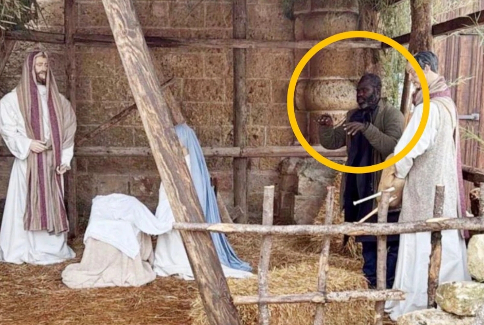 Migrant skriven u božićnim jaslicama