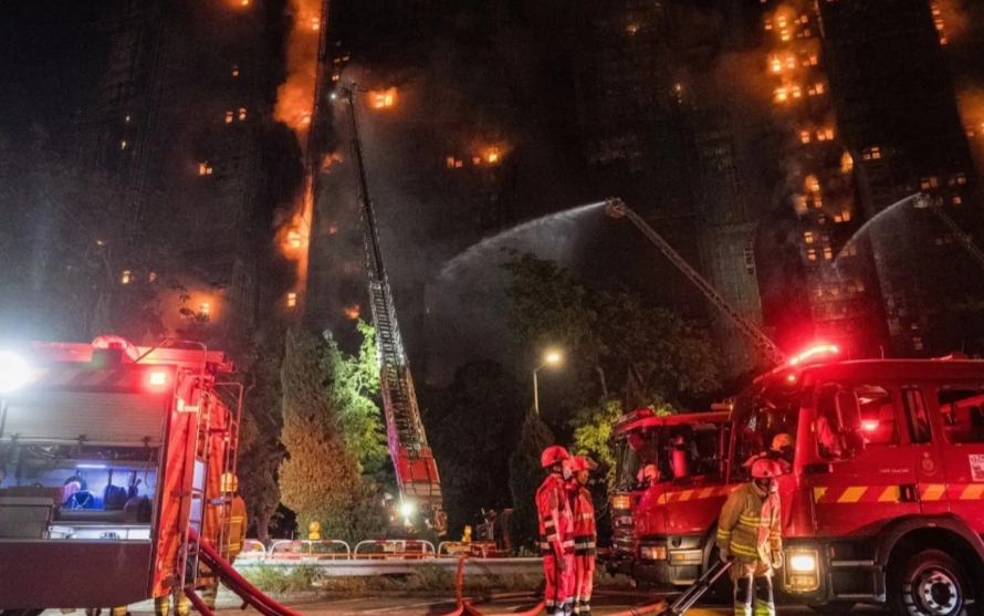 Požar u Hong Kongu još traje