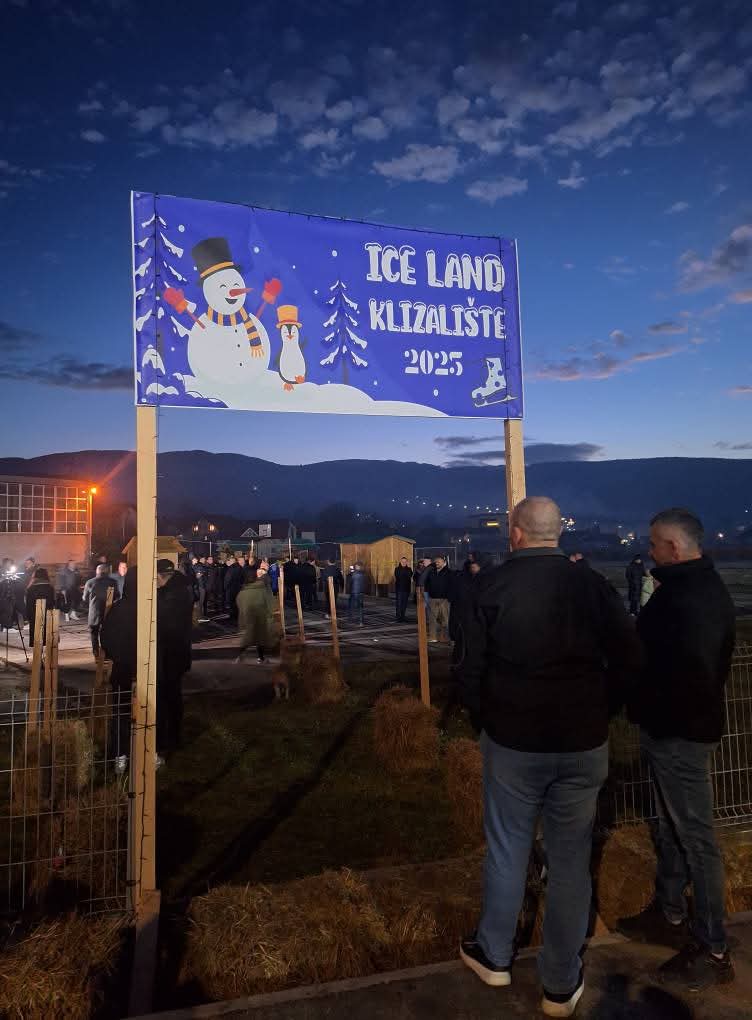 Uskoplje: prosvjed zbog sinoćnjeg zatvaranja “Adventa u Uskoplju”