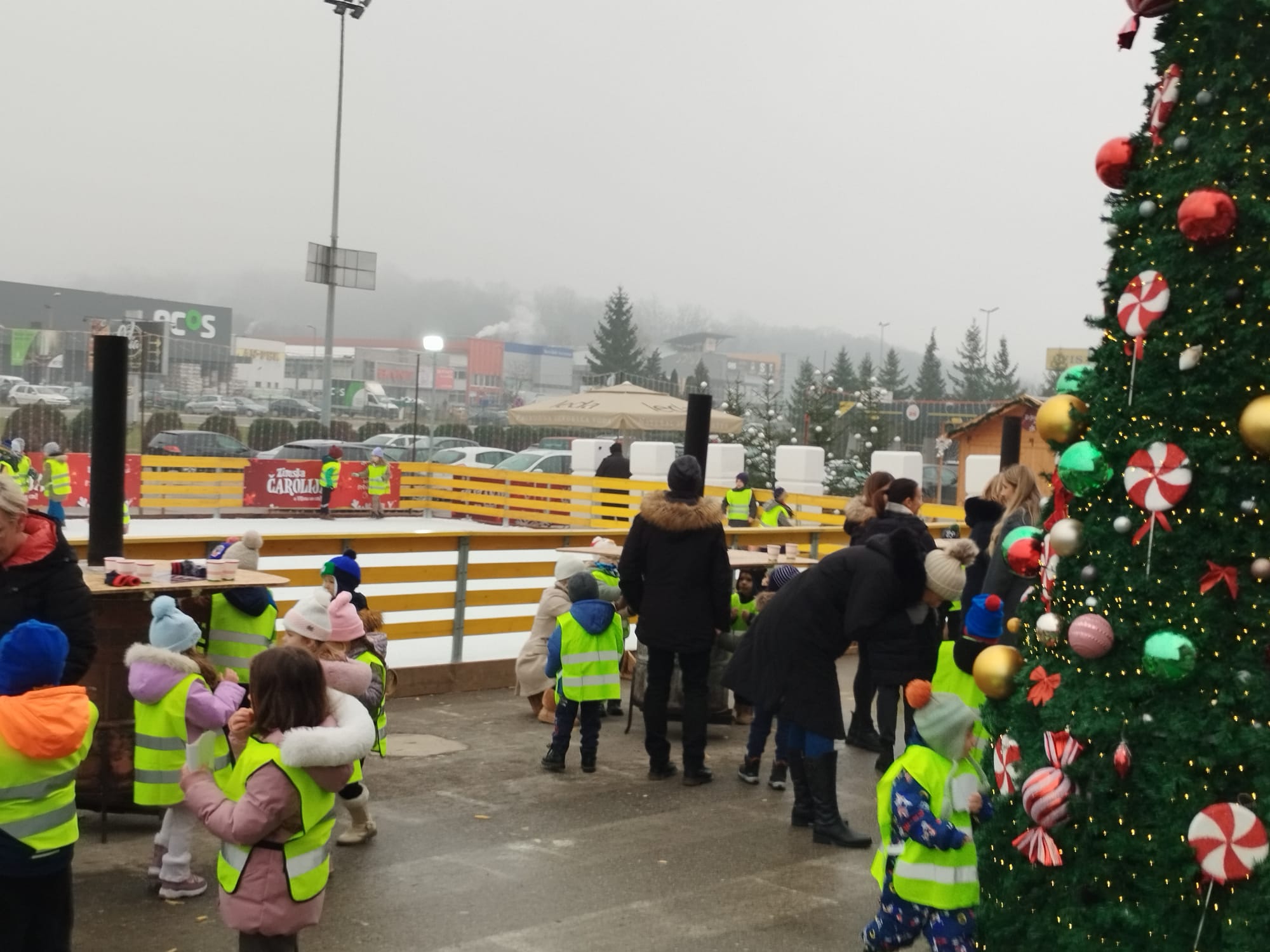 Mališani Gradskog vrtića Vitez ispunili Zimsku čaroliju radošću