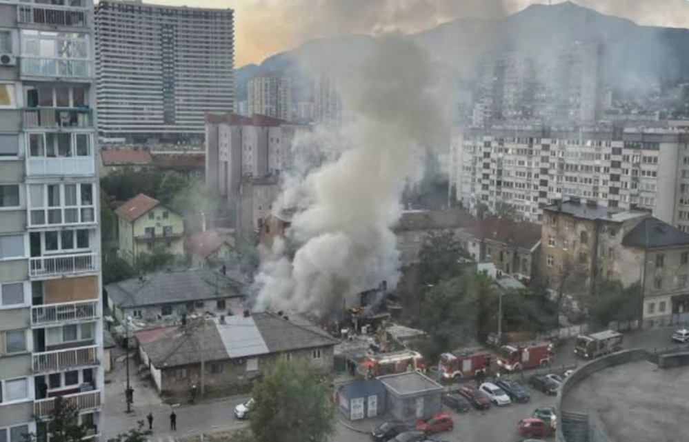 Sarajevo: Tri vozila i garaža izgorjeli rano jutros u naselju Breka