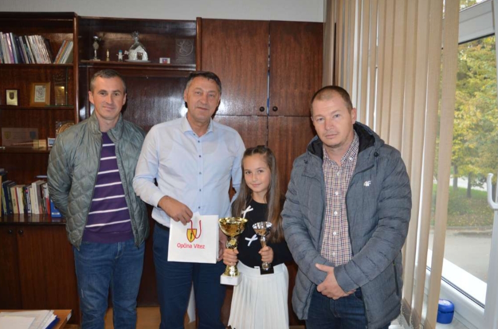 Načelnik Marjanović primio i nagradio mladu tenisačicu Farah Varupu