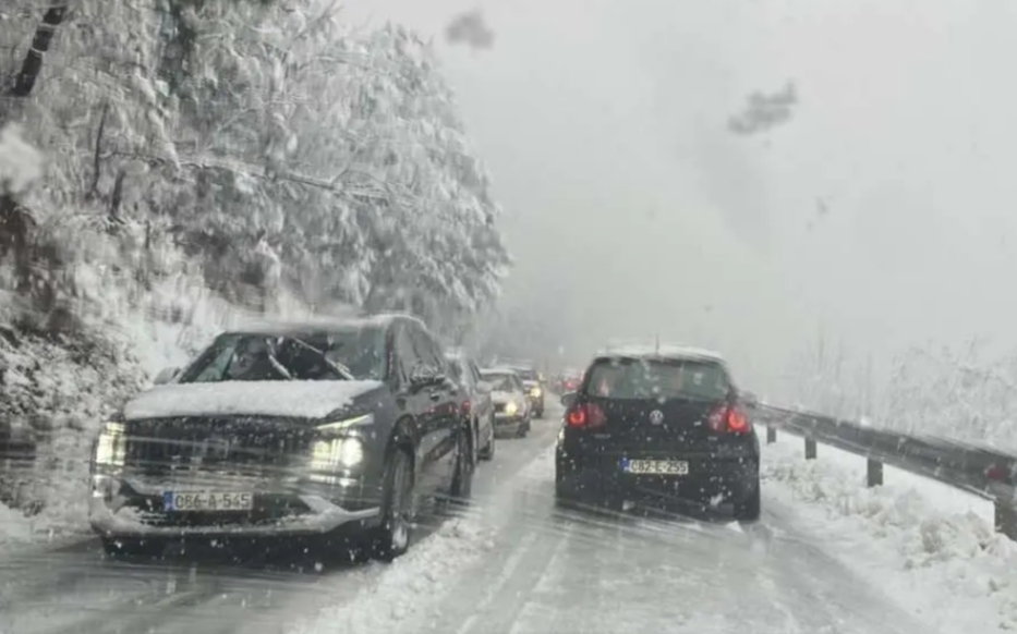 Snijeg i kiša usporavaju promet u BiH
