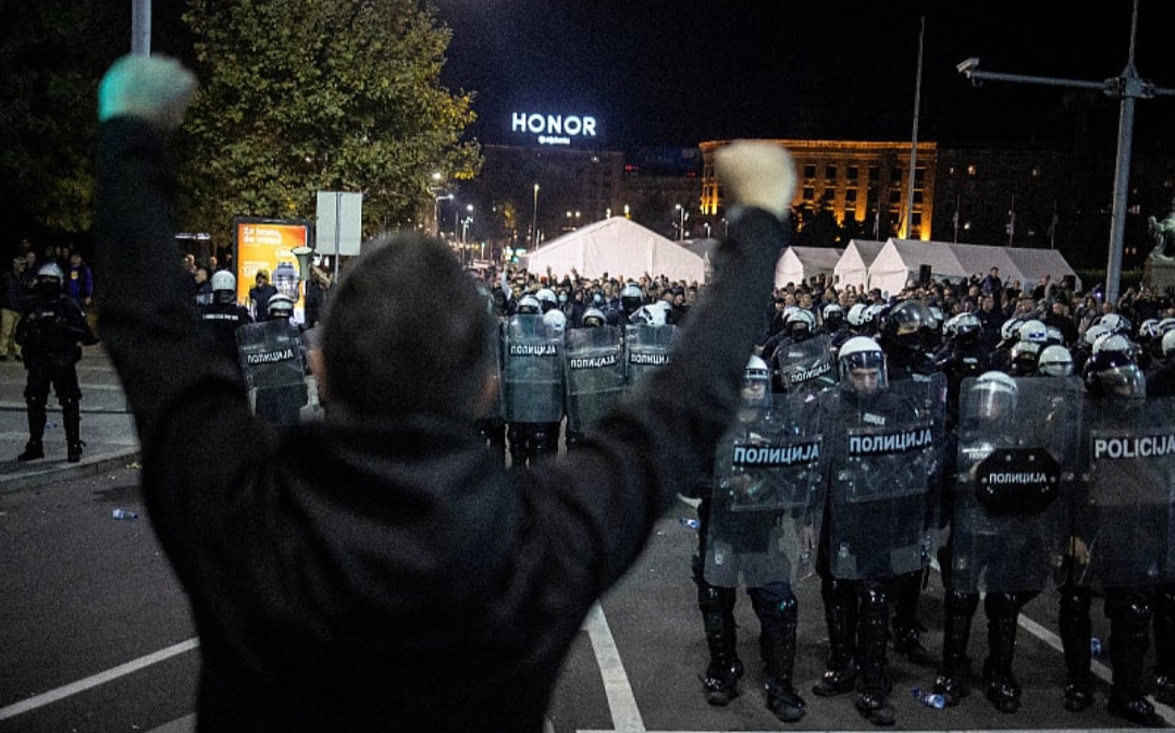 Policija u Beogradu uhitila je 37 osoba, uključujući bivšeg košarkaša