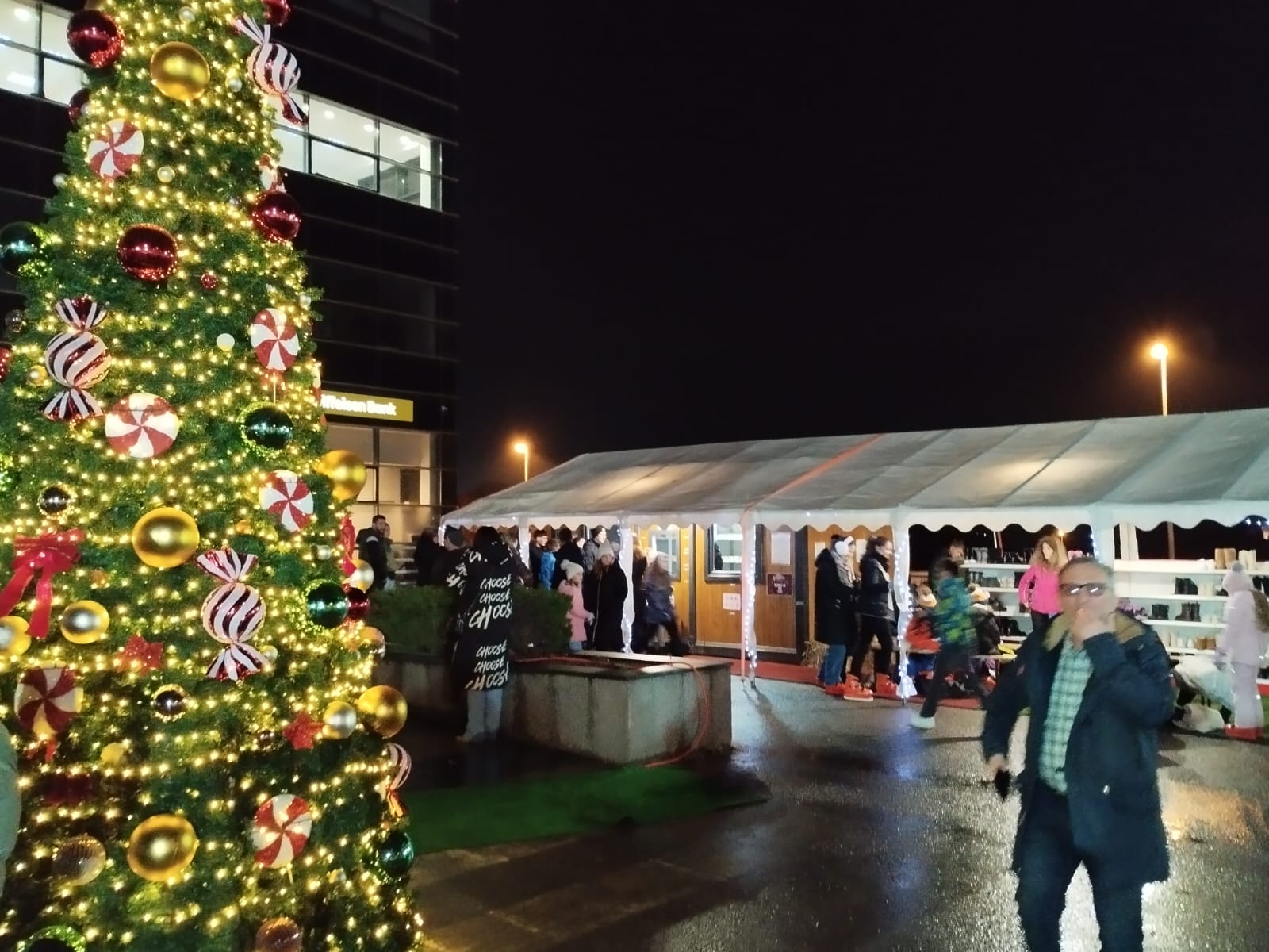 Zimska čarolija u Vitezu: Otvoreno klizalište ispred Via Mall‑a