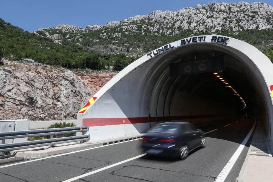 Video Nijemaca: Pet minuta vožnje i promijeniš godišnje doba u Hrvatskoj