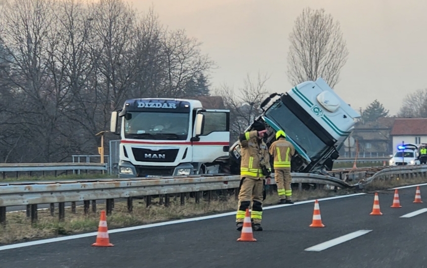 Na autocesti A1, na izlazu iz Kaknja u smjeru Zenice, usporen promet