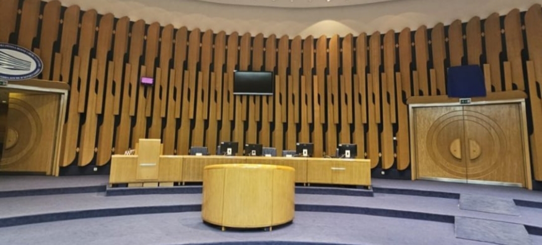 Skandal u Parlamentu BiH: Grb prekriven, zastave iznesene zbog “statusne neutralnosti” konferencije