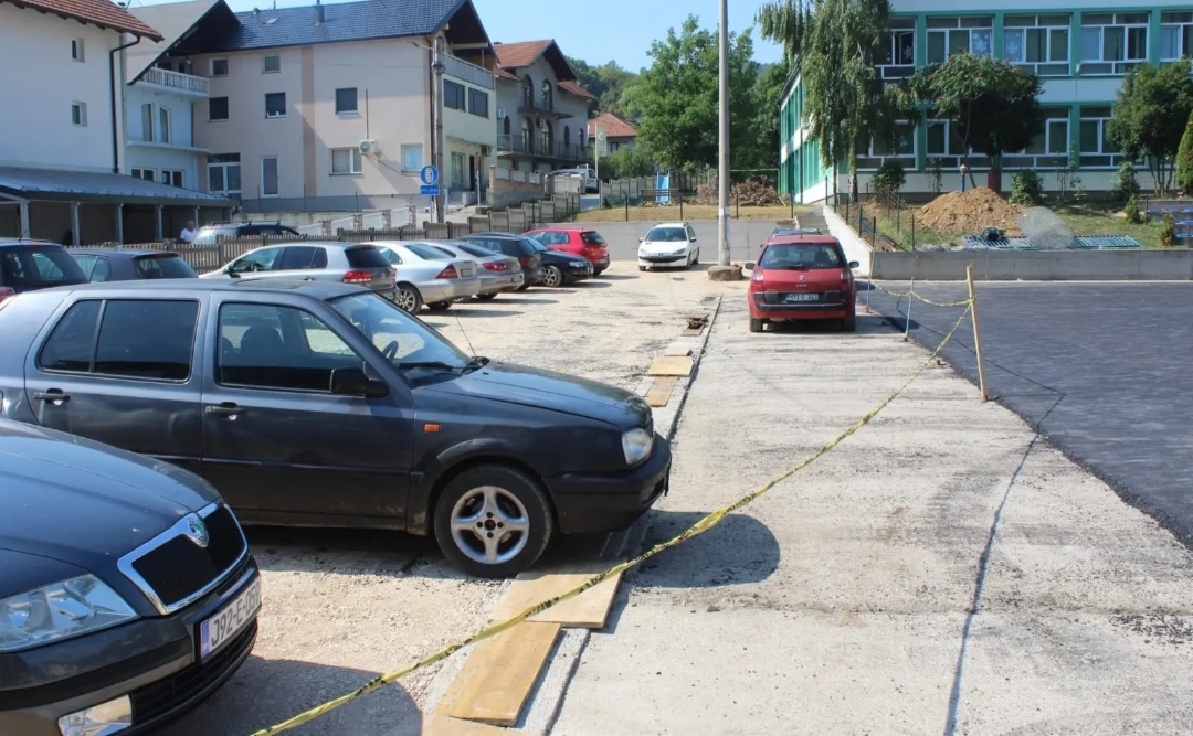Policija intervenira u osnovnoj školi Sapna: Učitelj prijeti učenicima
